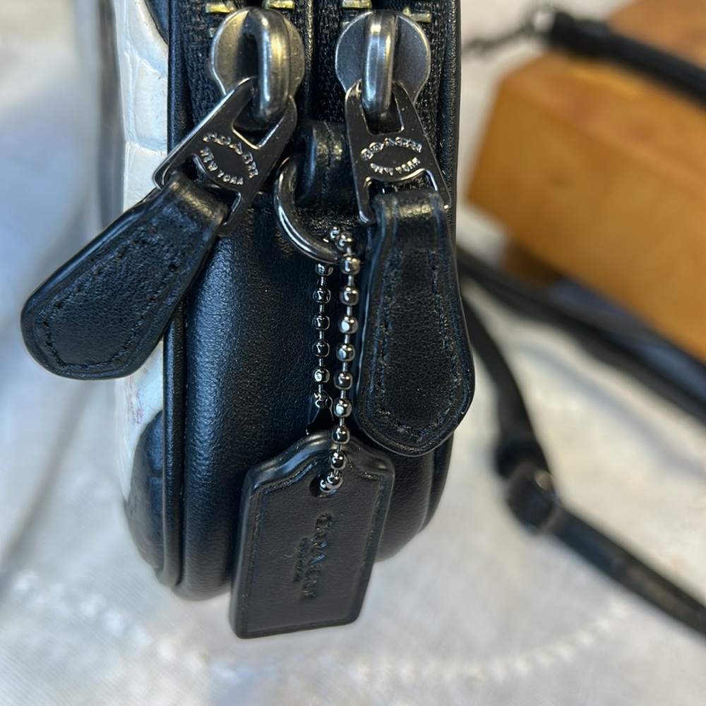 Coach compact cross body shoulder pocketbook - Picture 16 of 16